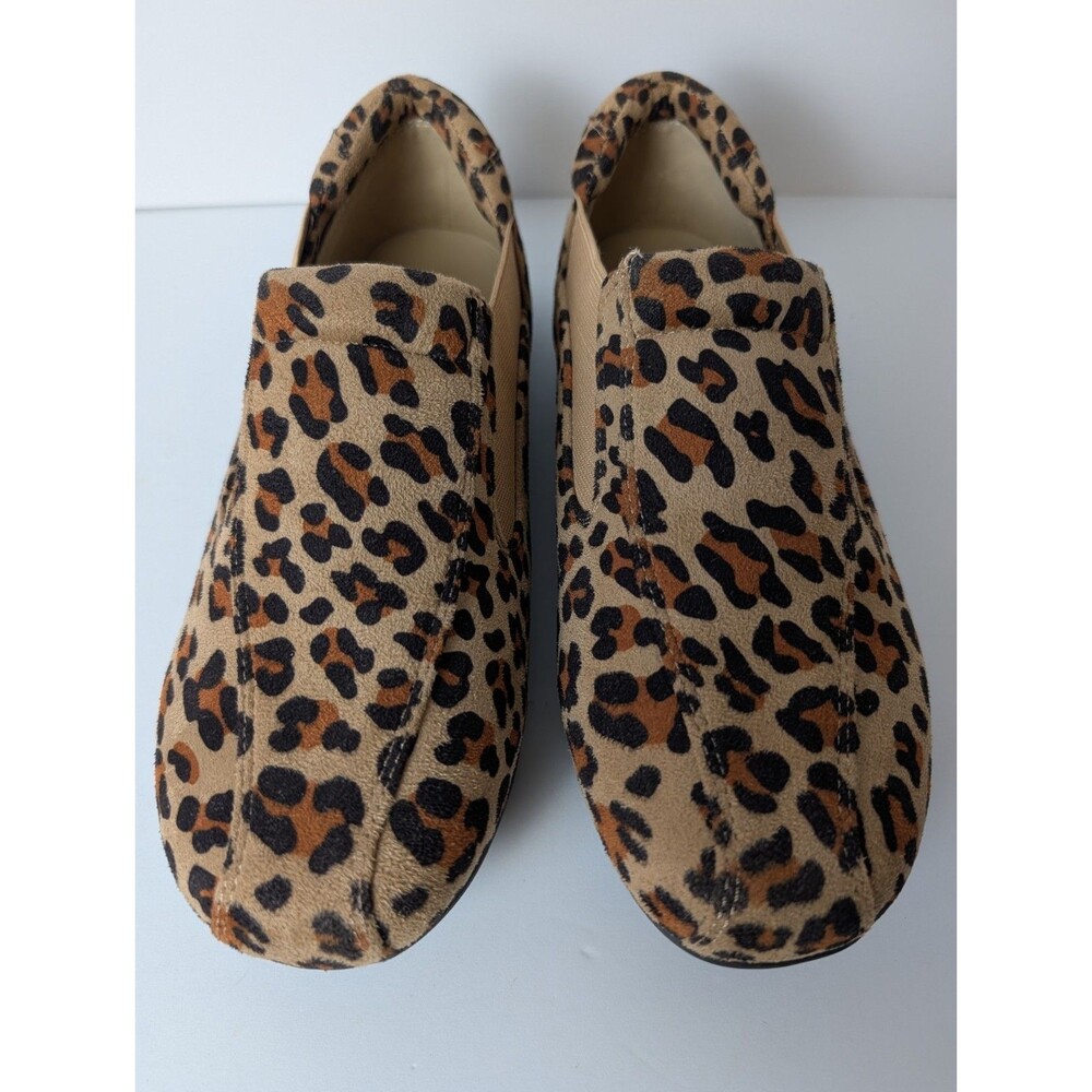 Comfort Well By Beacon Women's Shoes Leopard Loafers Brown Size 9WW Wide Slip On